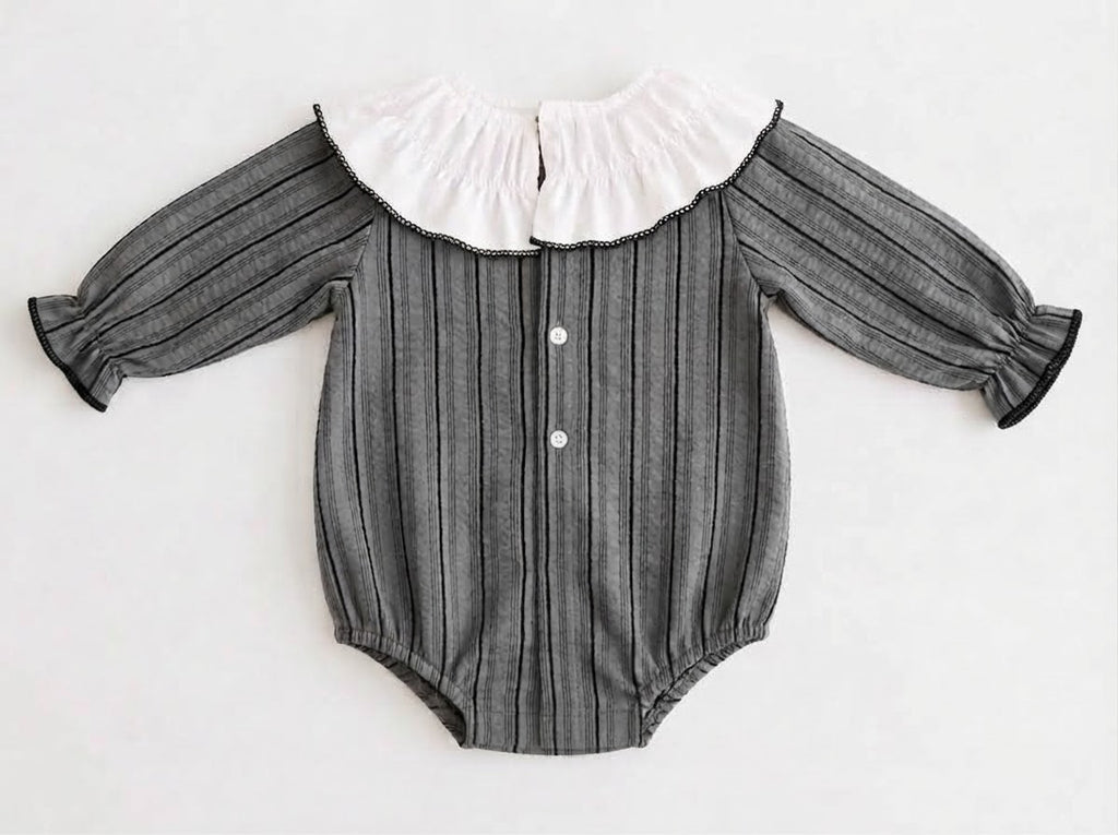Pelele con cuello blanco - Olmo