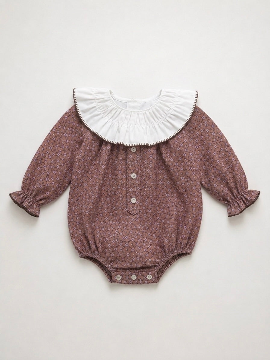 Pelele con cuello blanco - Tierra